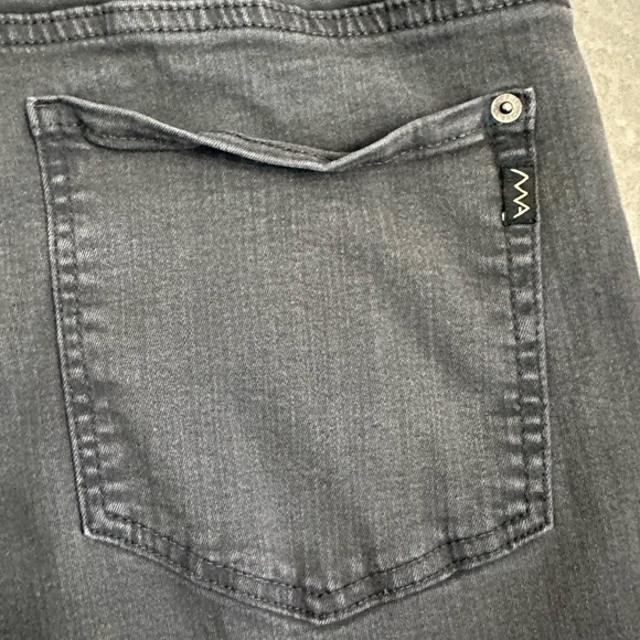 Modern America Jeans - Picture 4 of 10